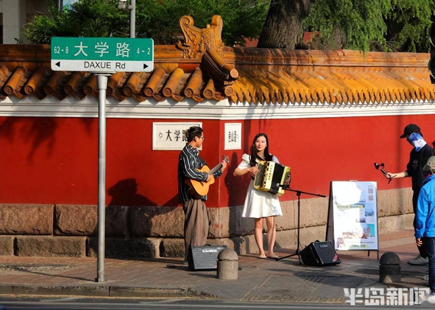 人文浸润芳菲四季