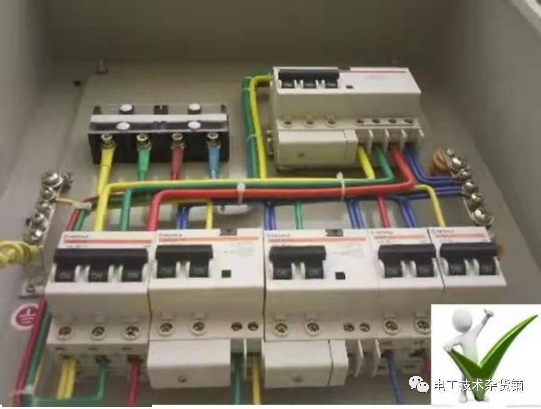 通风及常温场所,如果你的仓库是丙类仓库,那么配电箱,开关箱不宜安装