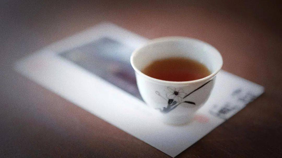 静啜一杯茶看花静叶闲