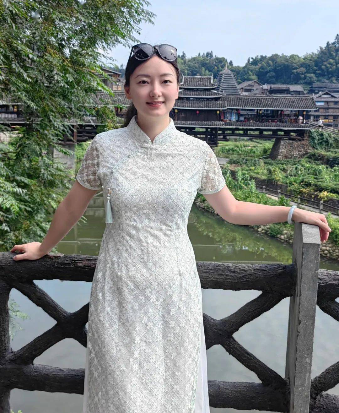 李秀玲  物理与光电工程学院硕士,毕业于华南师范大学.