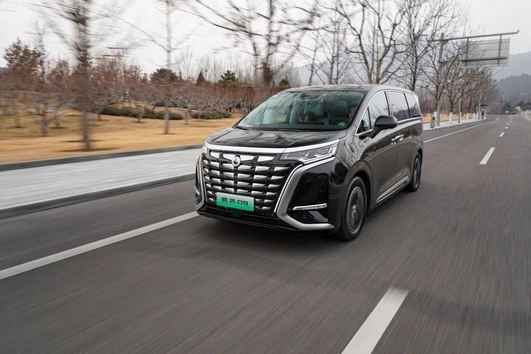 比亚迪mpv上新了!补齐短板,标配电吸门!gl8,赛那还坐得住?