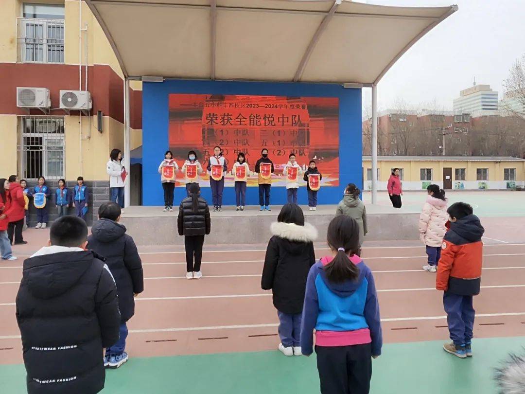 悦读科丰主题活动弘扬雷锋精神争做时代少年丰台五小科丰西校区雷锋周