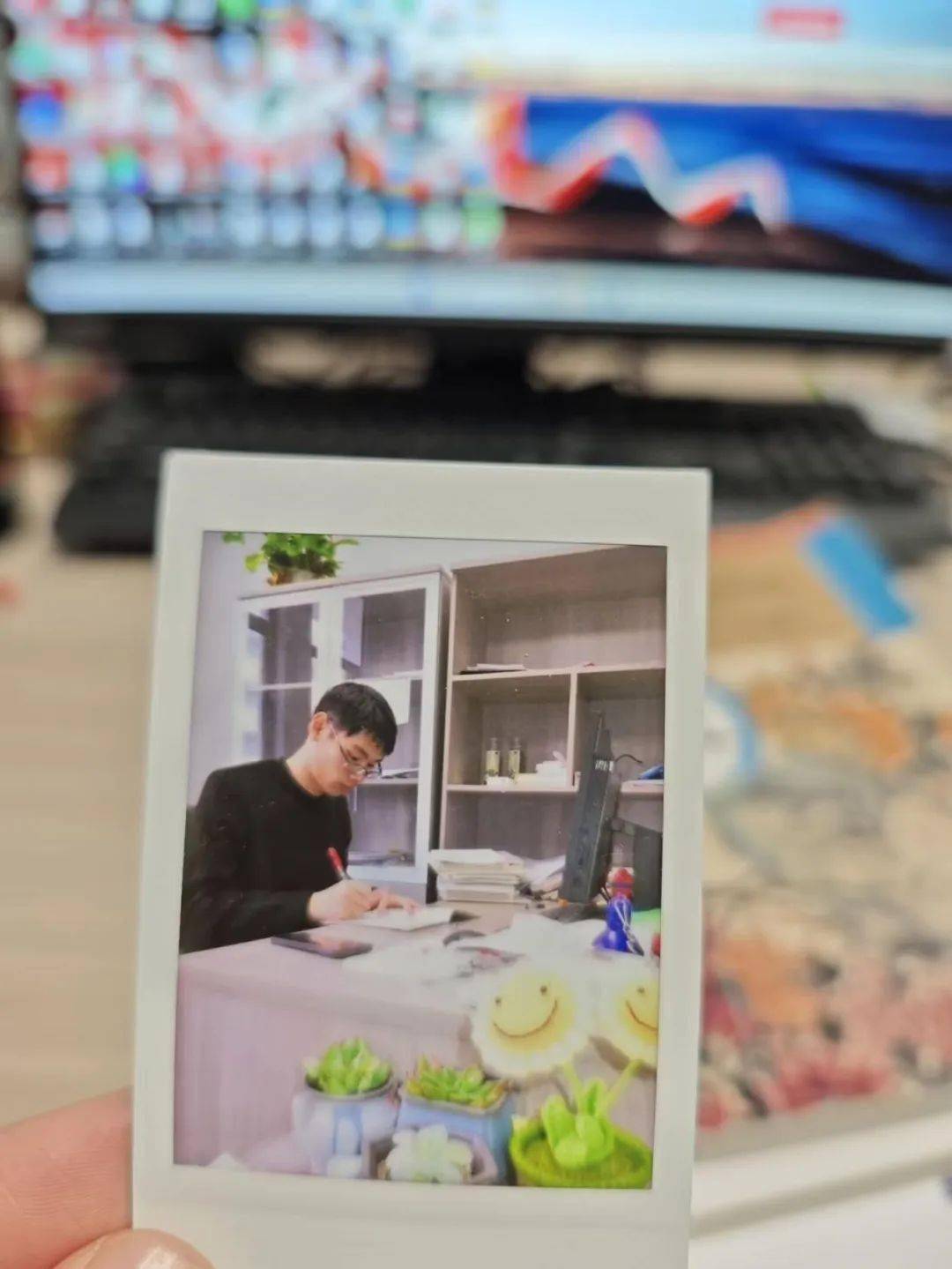 贺天津工业大学泮湖诗文社加入中青此间亦可修文,有柳钓湖风,云移人影