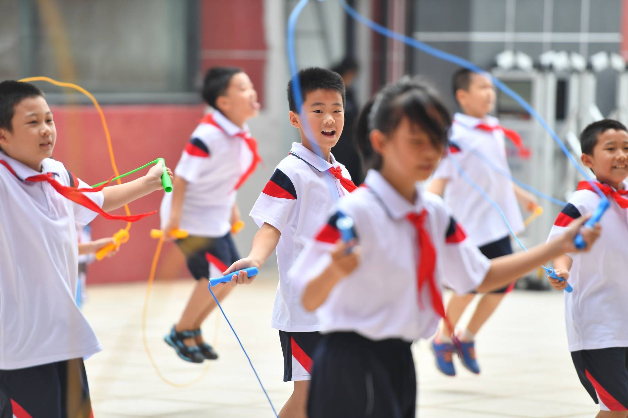 '求全责备,施以过于严苛的责任,让学校该组织体育运动就组织体育运动