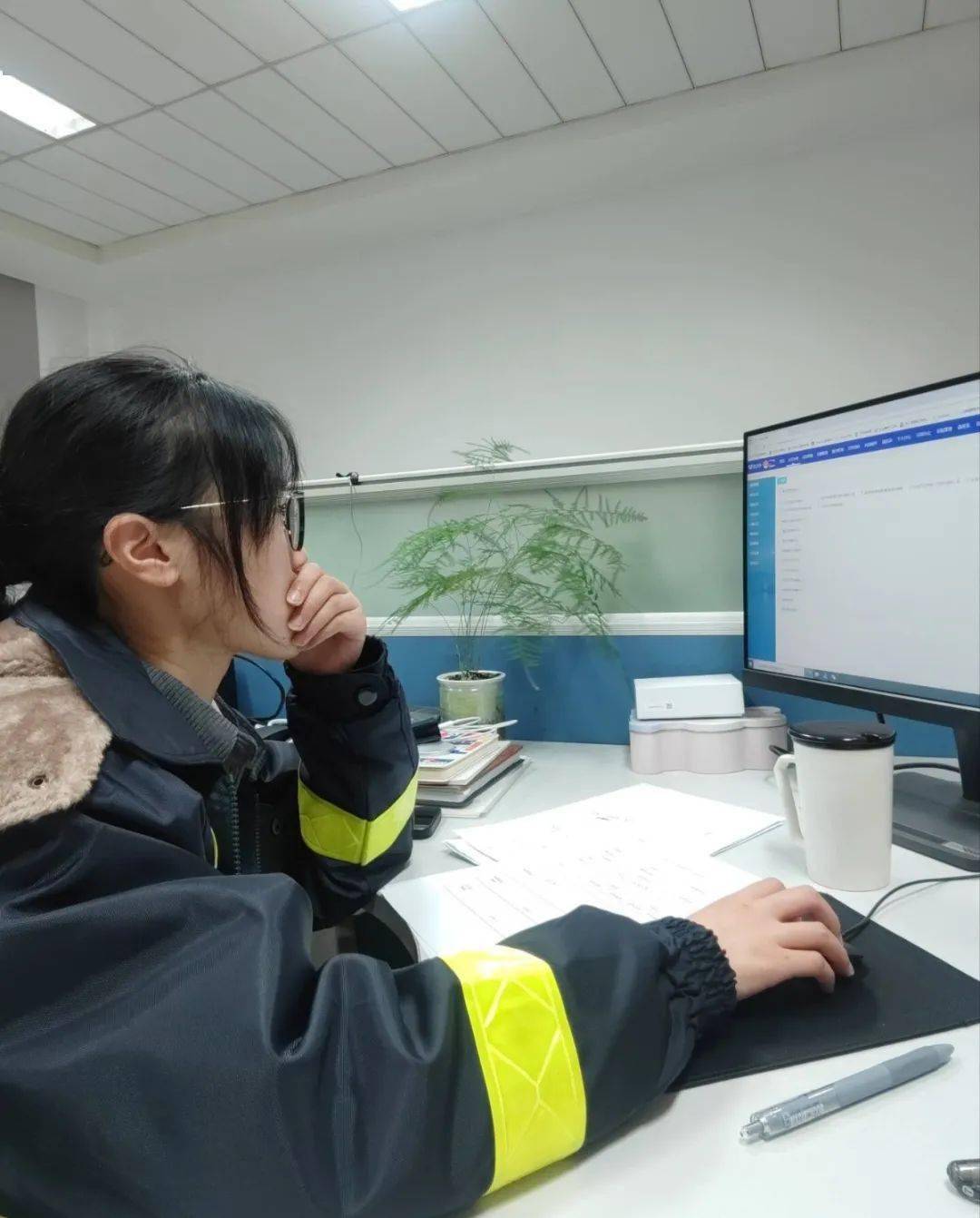 卓然而立 绽放光芒 致敬最美女工_工作_祝福_公司