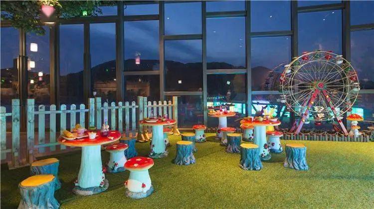 大象模型设计进入雨林餐厅可以看到仿真的树林藤蔓设计▲雨林餐厅入口