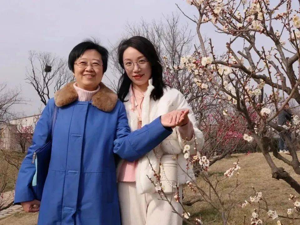 流光三月爱蕴心间三八妇女节活动温暖来袭