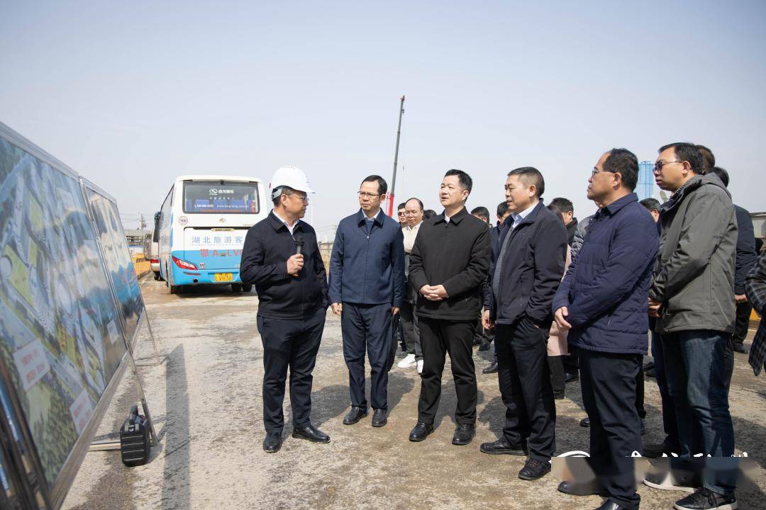 颜伏伍,刘耀胜一行来到位于军山新城的武汉理工大学车谷校区,了解校区