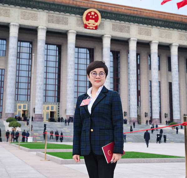 全国两会我在北京开两会全国人大代表印海蓉两种身份不断切换