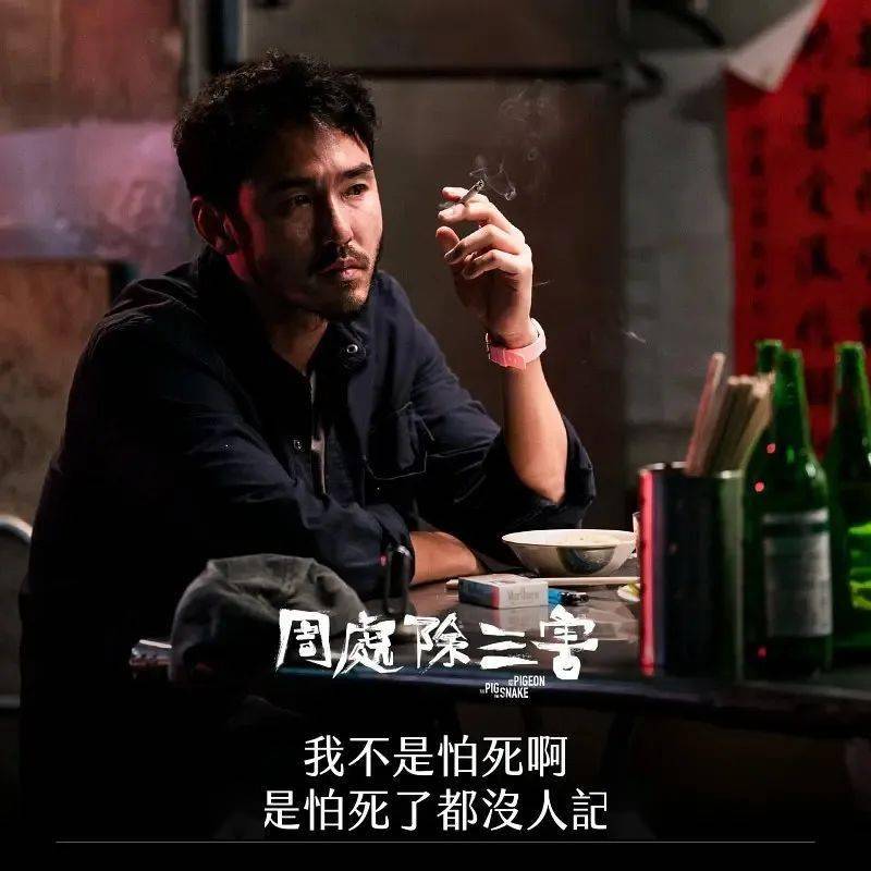 导演的镜头将这样一个罪犯拍得有血有肉,他的暴力行侠仗义,让人几乎忘