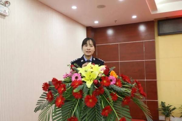 能文能武可盐可甜她们是广西女警