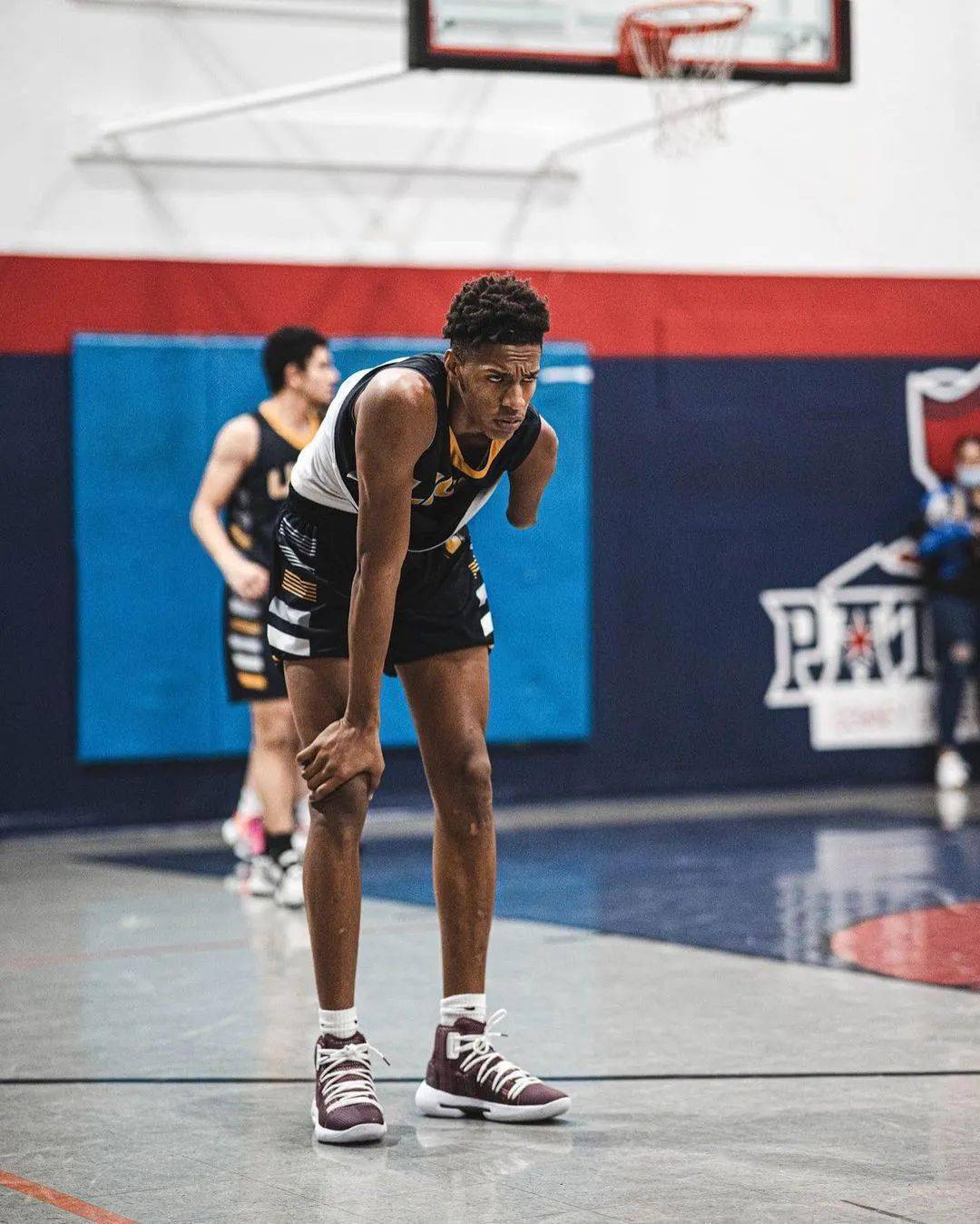 历史首人独臂杜兰特参加选秀让你一条手臂也能打爆你