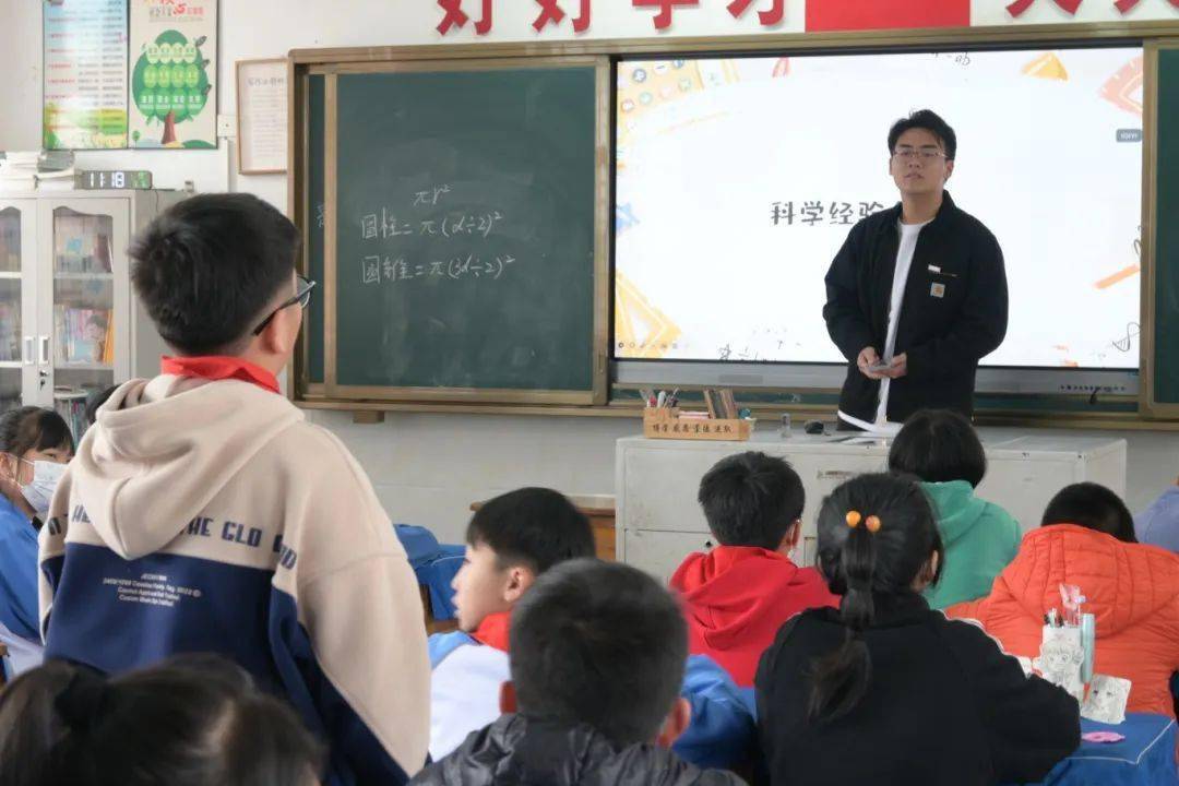 金井镇举行"大手牵小手,团61队共发展"合作签约仪式_活动_晋江市