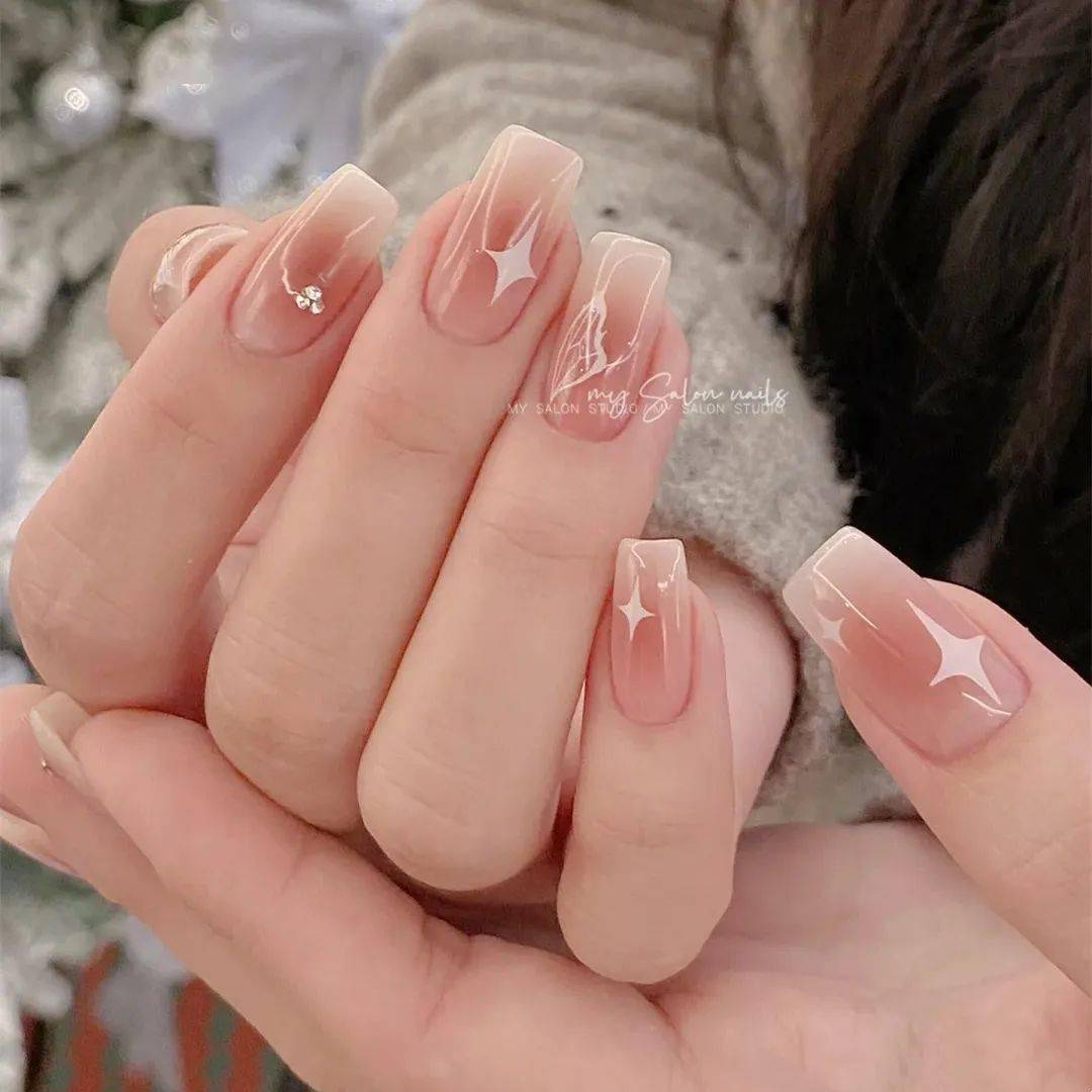 30款早春温柔风美甲这个春天可以很完美