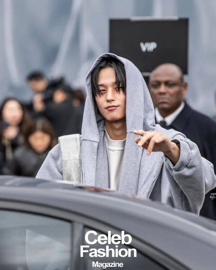 伊周星潮流lisa空降lv大秀chanel独宠jennieblackpink时装周真的赢