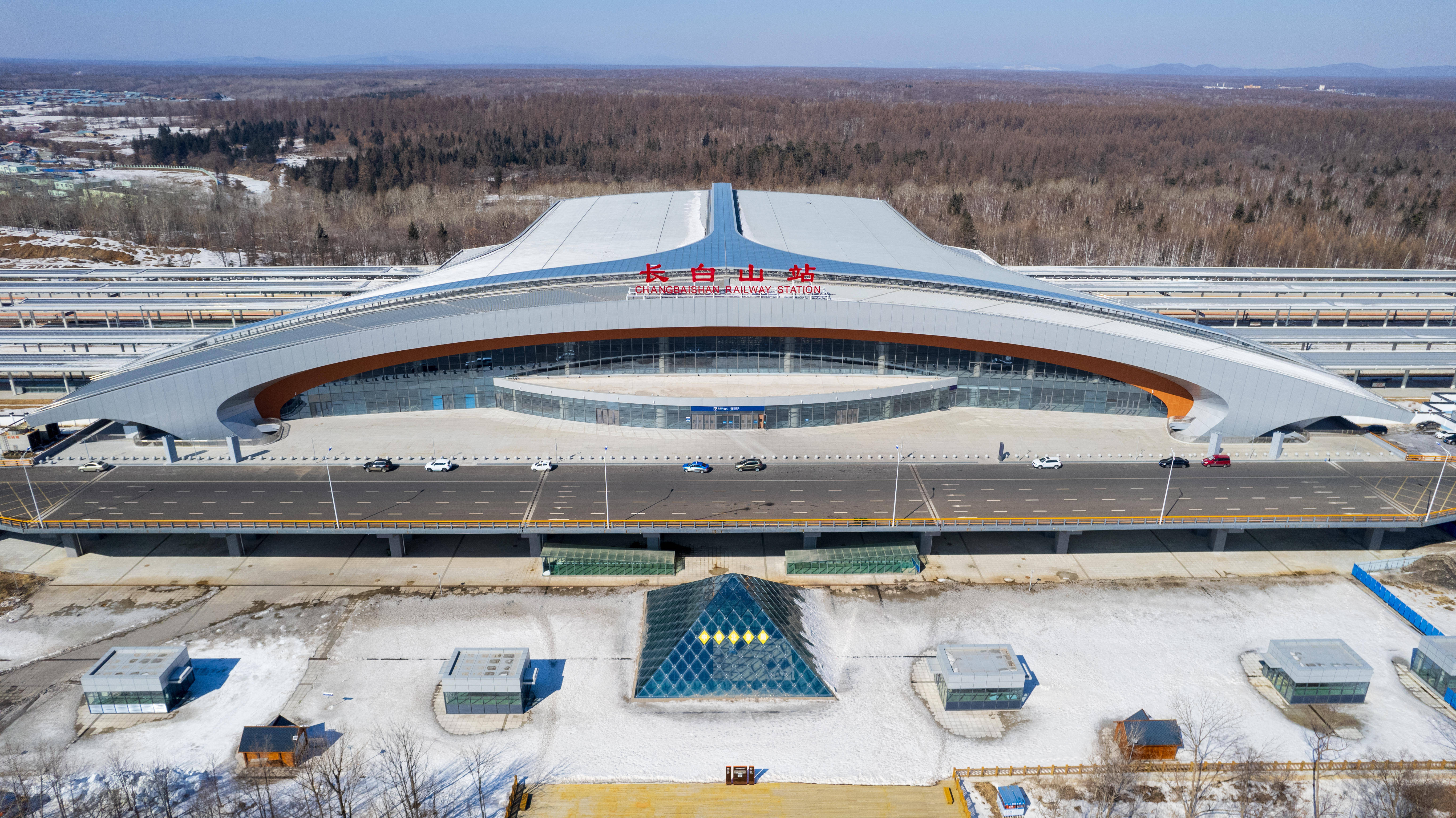 这方面,在此次的"全团建议"中,也有体现——两个未纳规高铁通道支持