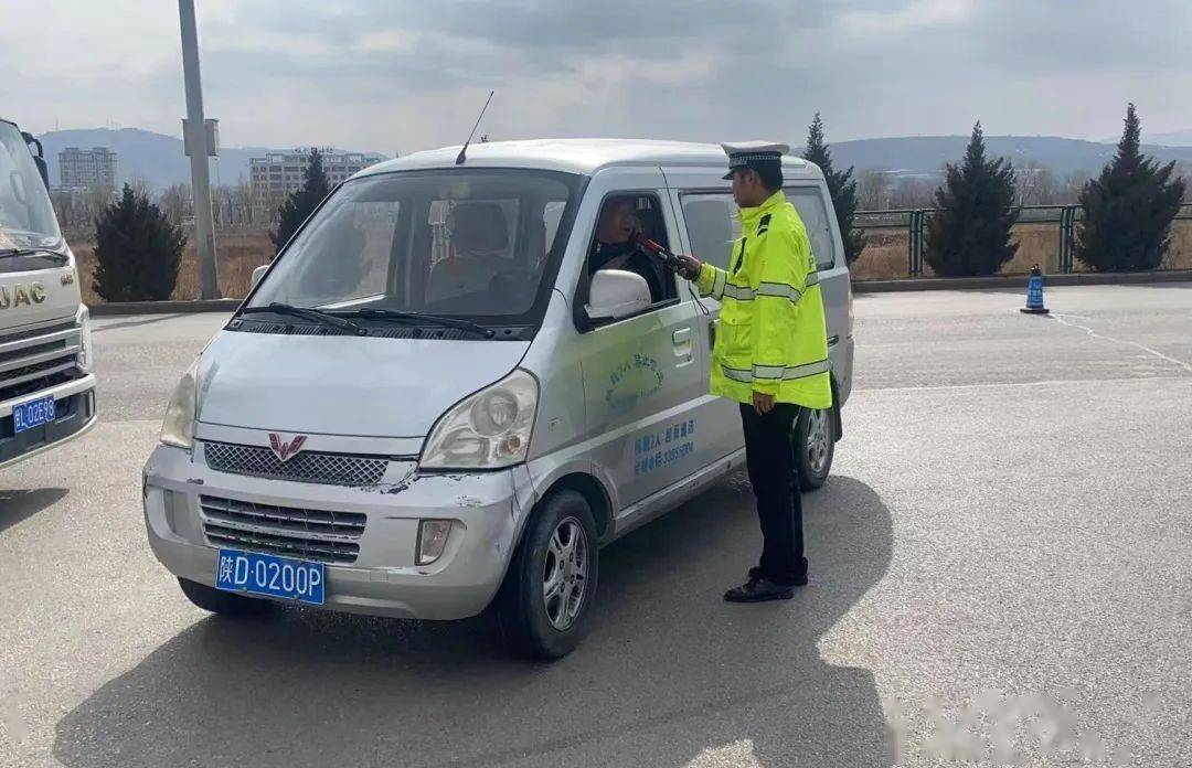 崆峒公安交警全力开展7至9座面包车安全隐患专项整治行动