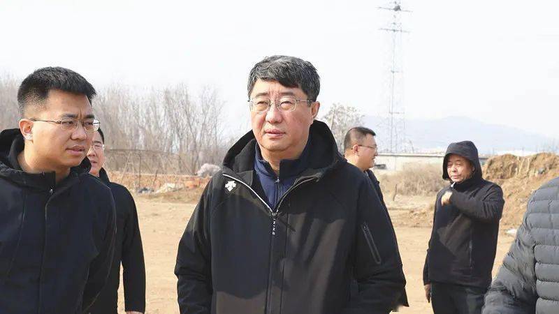 管尊旭现场办公推进疏港高速项目加快建设