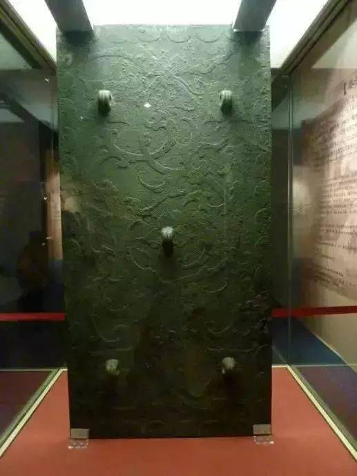 齐王墓青铜方镜属春秋中期.