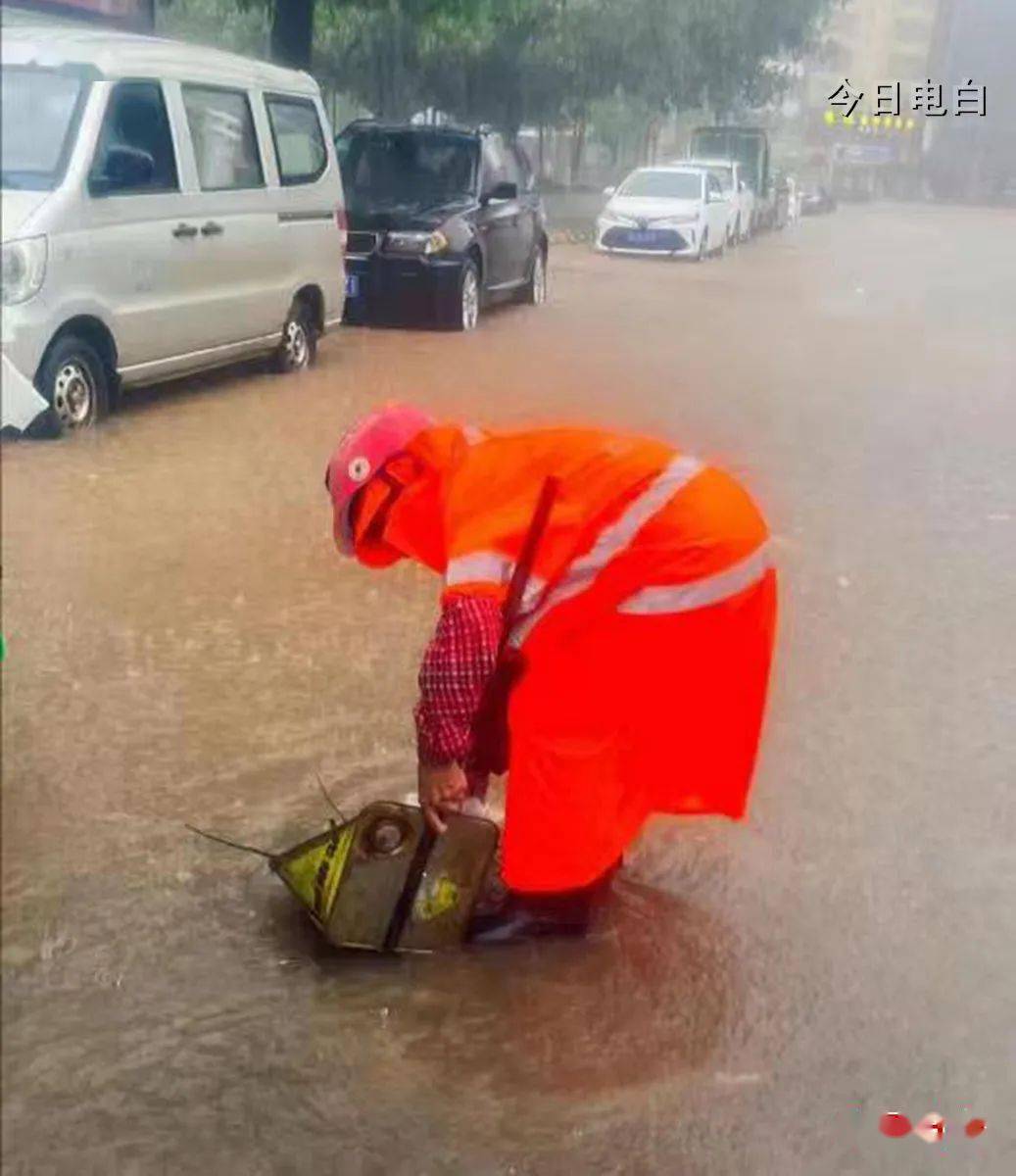 她力量宁愿一人脏换来万家洁致敬城市美容师