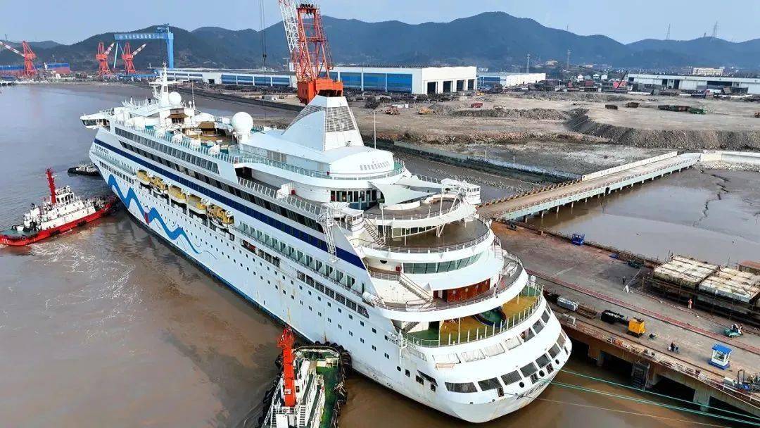 "蓝梦之歌"号邮轮顺利抵达舟山中远海运重工_改造_生活_度假