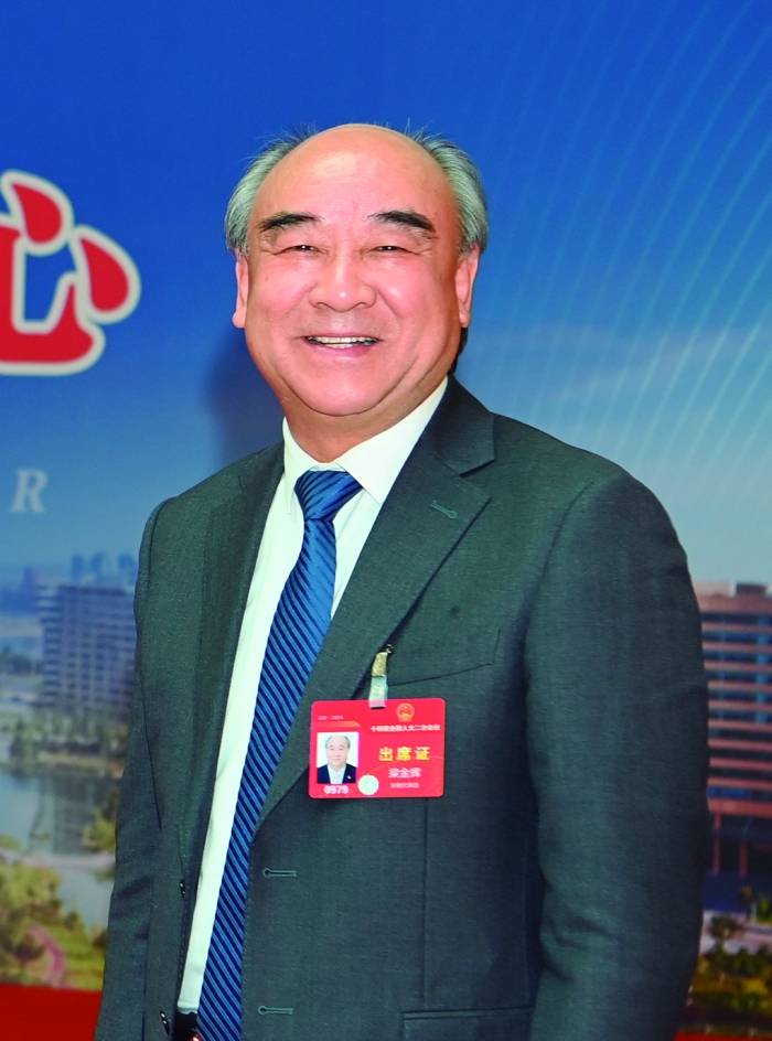 全国人大代表古井集团董事长梁金辉做大做强白酒龙头企业助力一二三