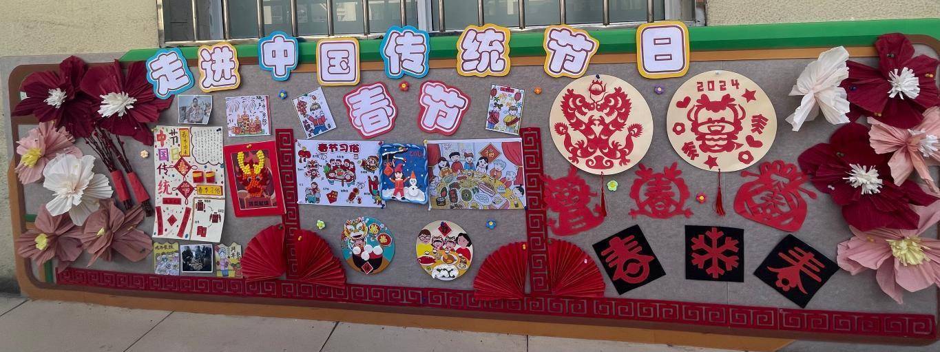 围绕主题在多彩的毛毡板上对学生的作品进行了全方位展示:非遗,节日