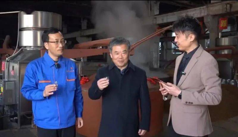 公司酿酒部部长史群伟,仰韶酒业公司酿酒车间主任张小民等领导完成,并