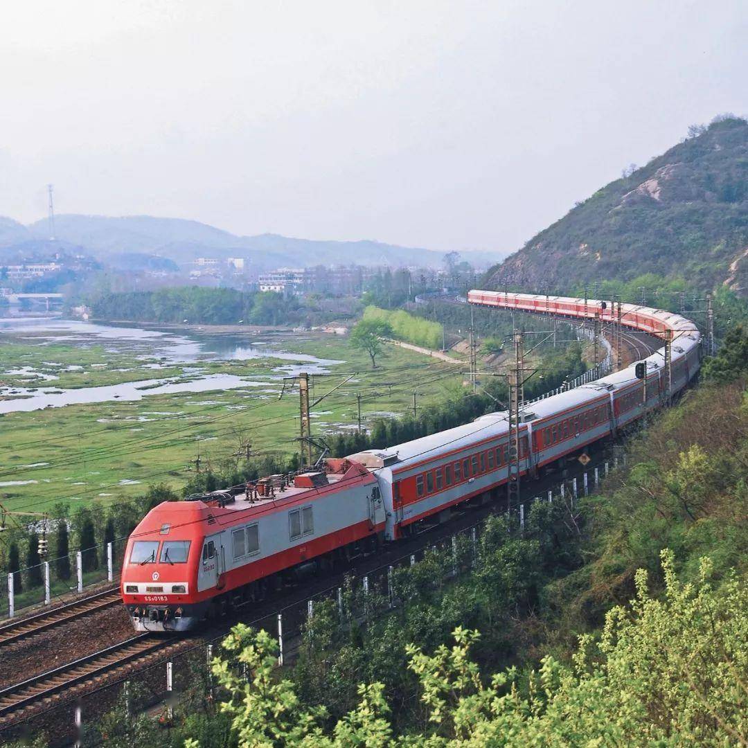 铁路线,京广线可谓见多识广,平原到丘陵,从盆地到山脉,从黄河到长江