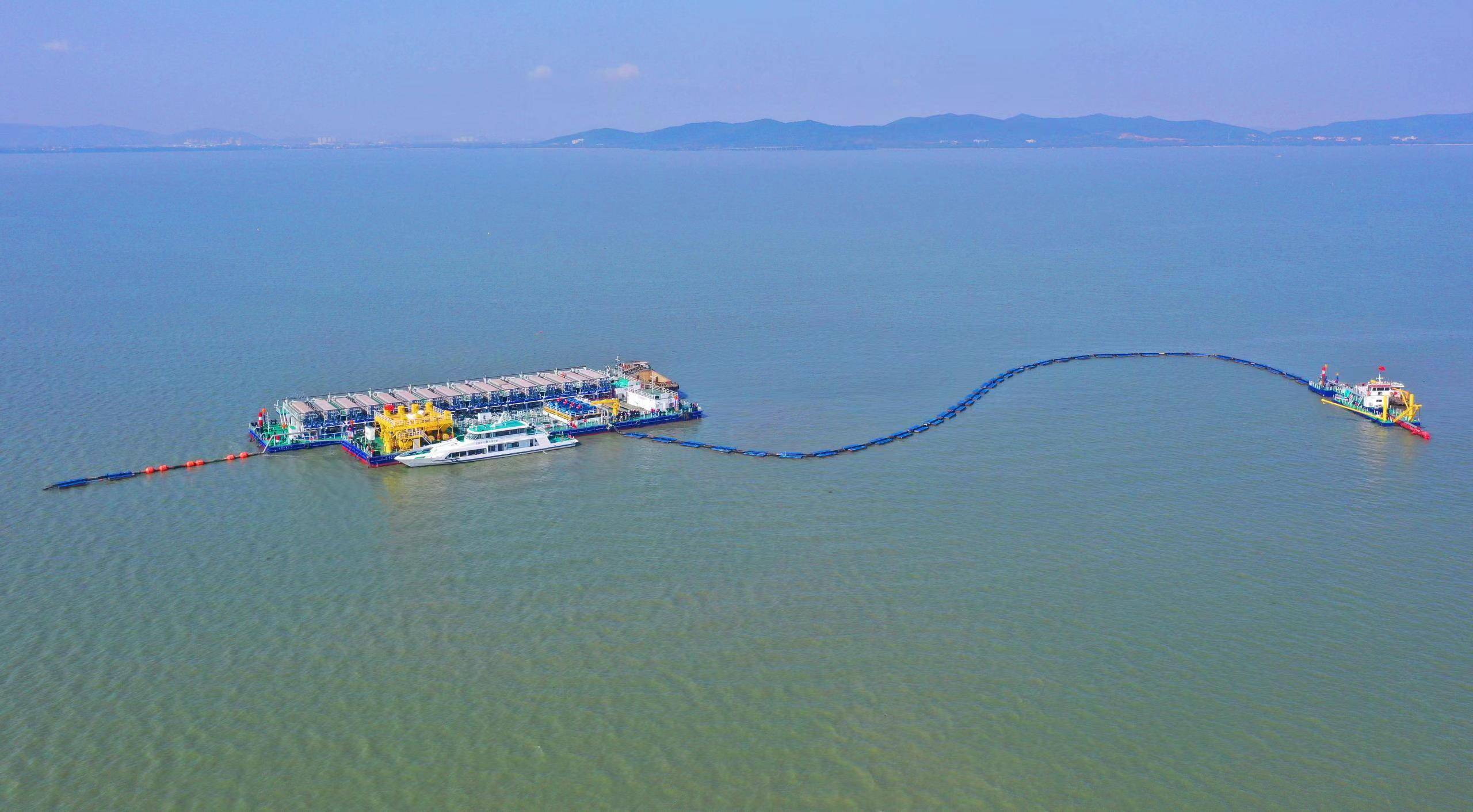 上海振华重工以"国之重器"助力太湖治理_技术领先_装备_船舶