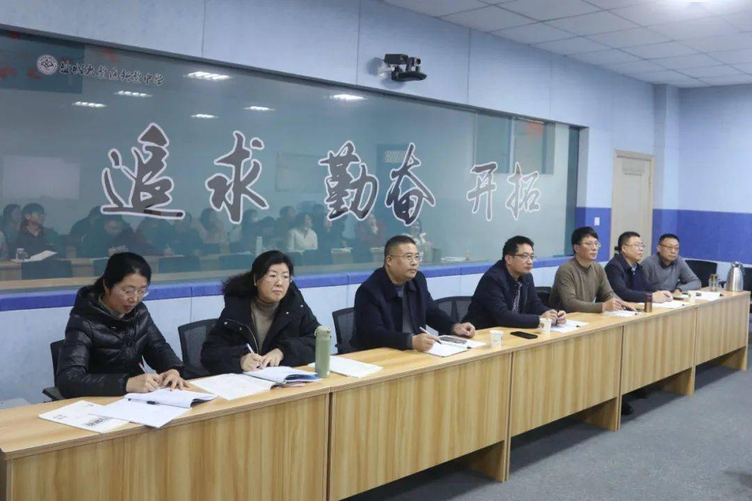 北京师范大学盐城附属学校李雪老师和盐城市伍佑中学沈颀涵老师,为全