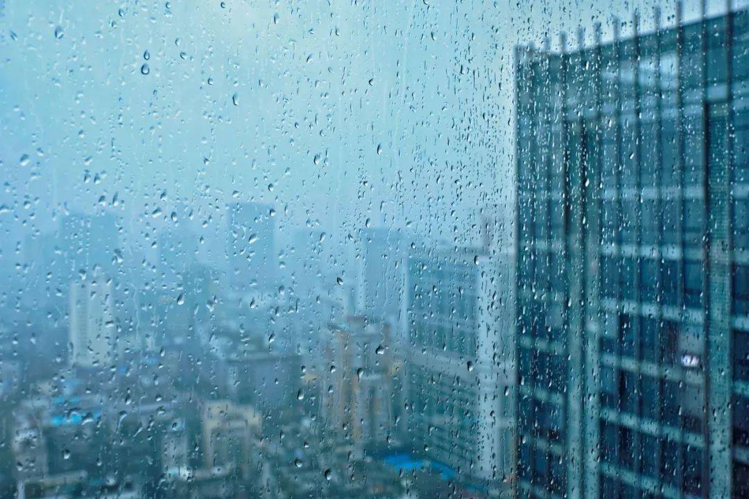 下雨变天了好冷的图片图片