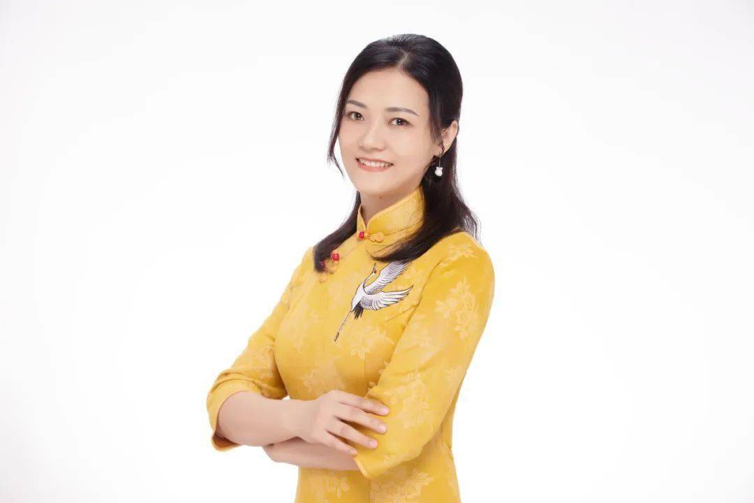 牟凌云洞萧教师全国优秀古筝指导教师,师承沈阳音乐学院刘娜老师.