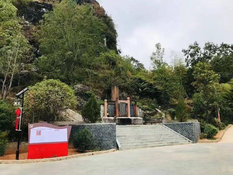 尤其是讲解瑞西县委书记马德明跳崖的感人故事