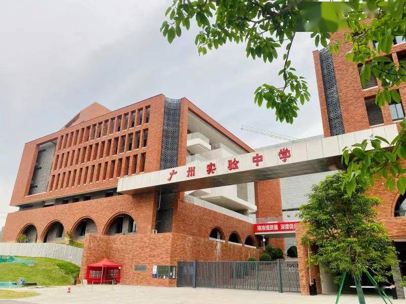 省实南山总的来说,能上华附奥班都是广州市乃至全省的顶尖学生.
