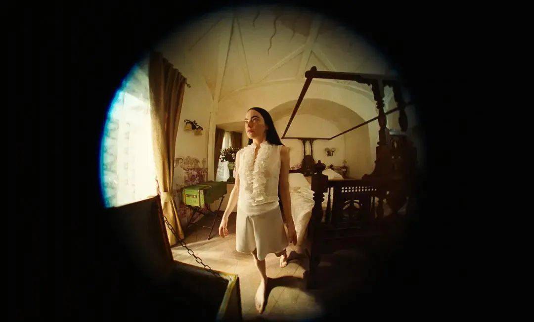 石头姐再封后的癫狂神片可怜的东西香港热映中bc福利