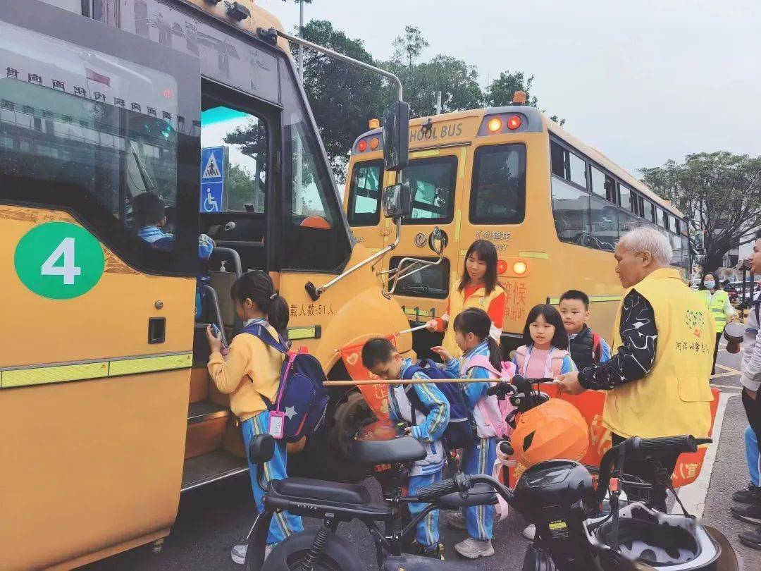 用心护学为爱护岗河滨小学家长志愿服务队爱心护学岗