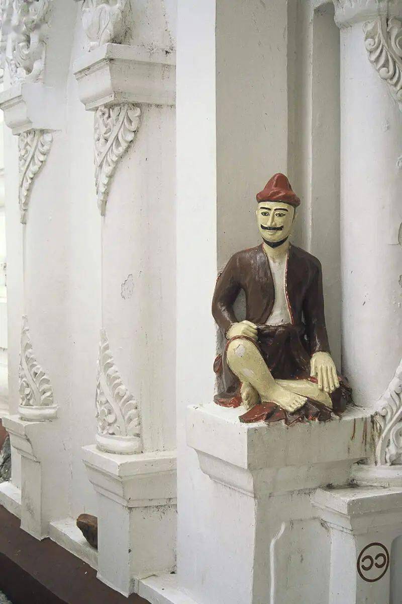 gubyaukgi壁画精致,世俗.佛像下文字为mon.