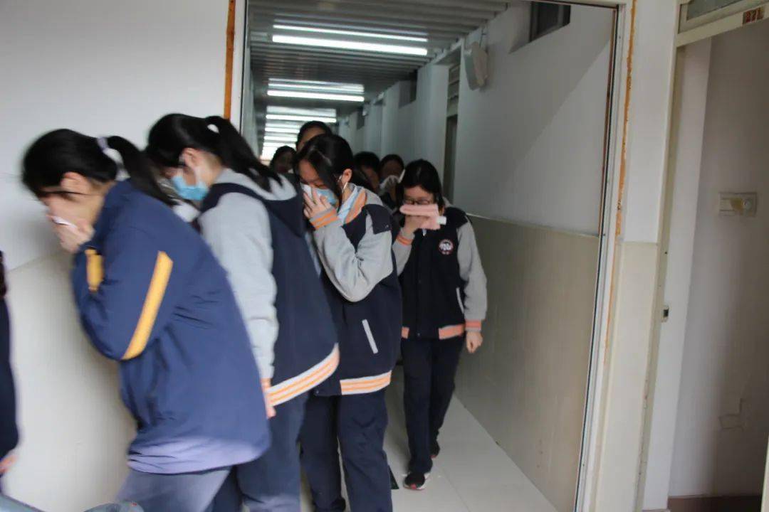 七宝中学,浦江分校举行宿舍消防疏散实战演练活动