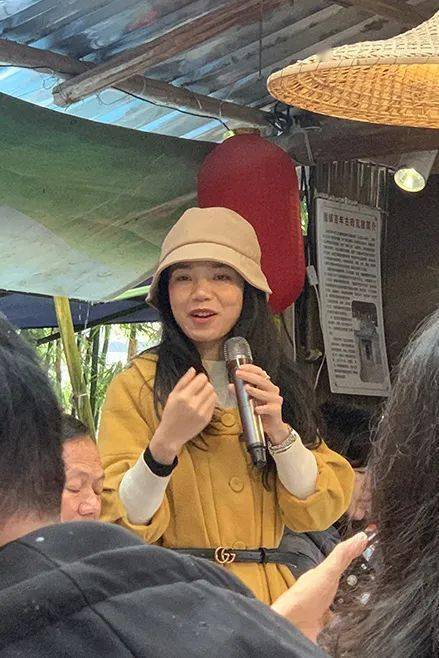 新人作家段超,蒋芸,杨文凤以及慕名来到现场的大学生文学爱好者陈宇度