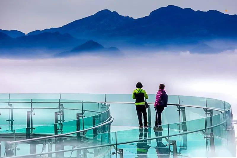 4米;比被称为"世界第一悬挑玻璃桥廊"的云阳龙缸景区悬挑还长6.12米.