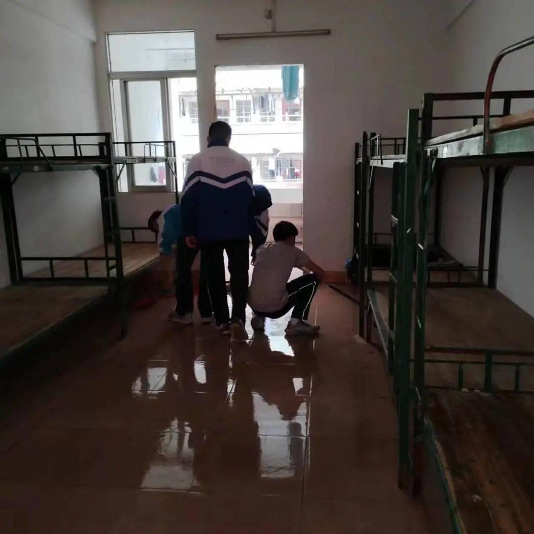 藤县藤州中学校园升级大改造学生宿舍换新颜