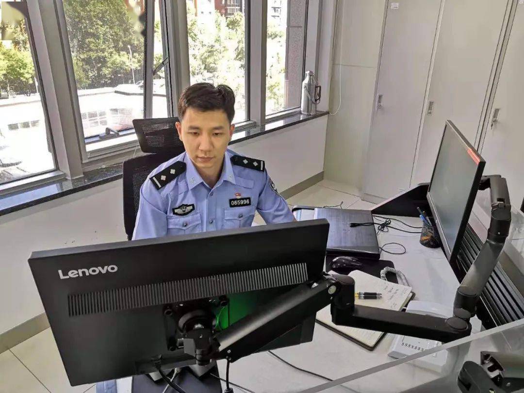 (图为方若冰)相较于经侦老前辈张国生破获的全国第一起股票大案,新生