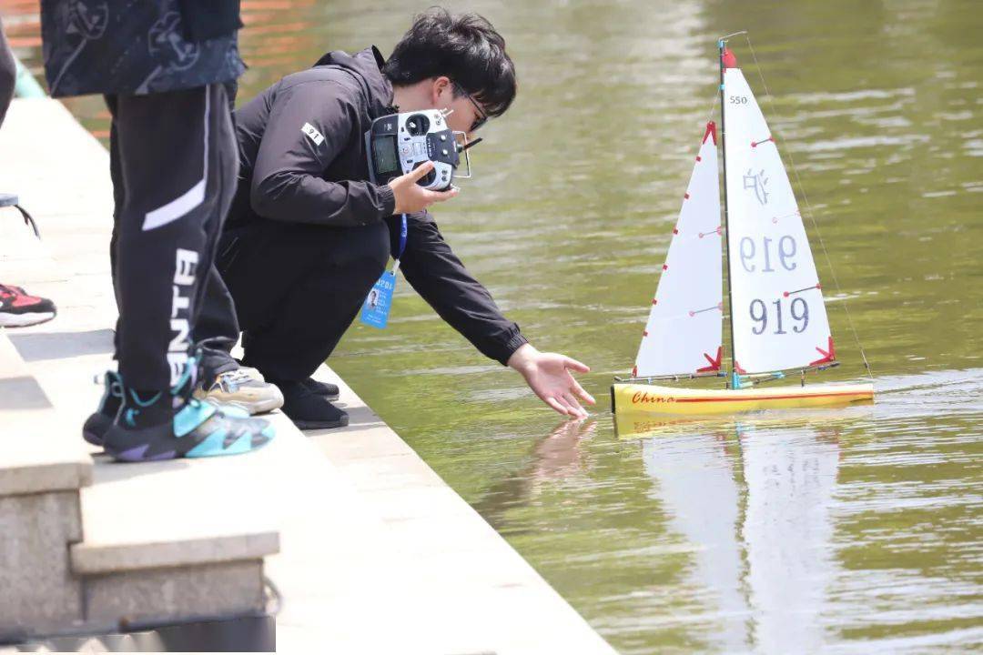 "亦"鸣惊人 乘风起"航" 他站上全国冠军领奖台_赵亦航_上海师大_遥控