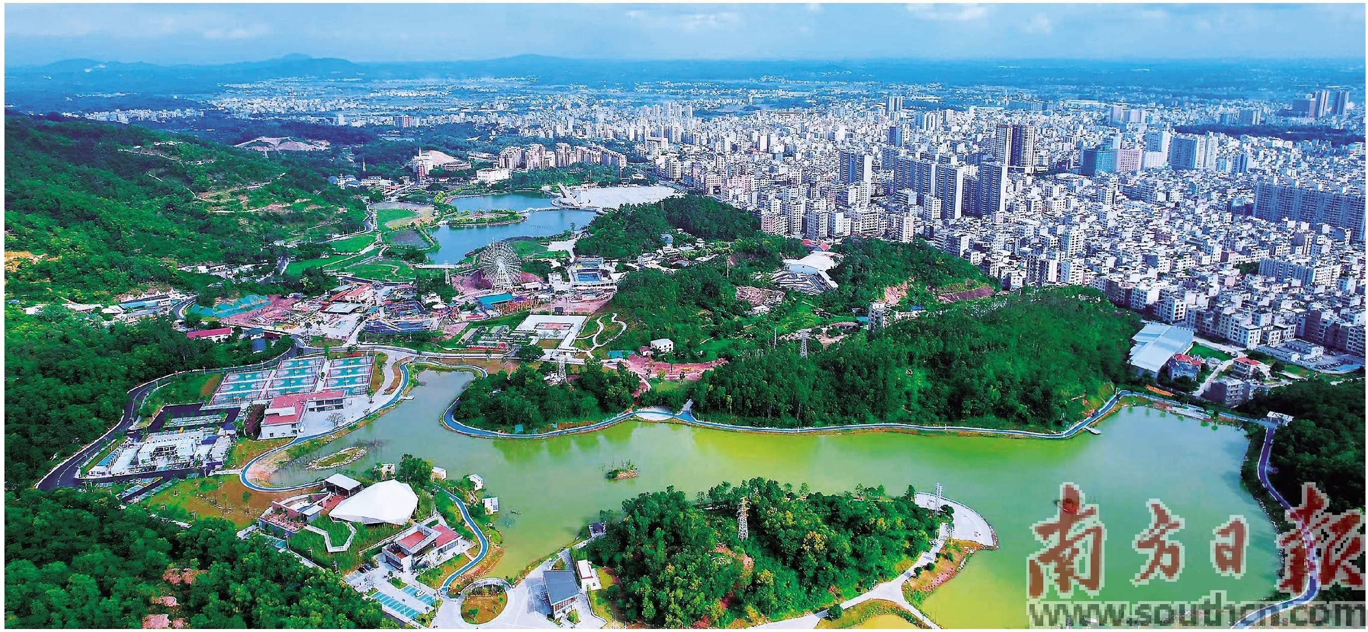 廉江不断打造恢弘大气的城市景观.图为廉江市塘山岭风景区.