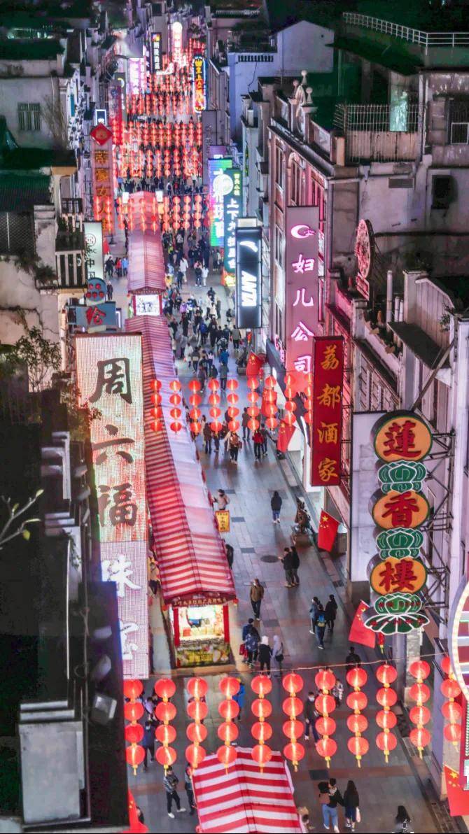 恒宝广场坐落长寿路地铁站上盖,作为荔湾的优质商场,恒宝广场不断升级