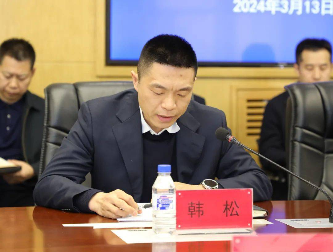 市委政法委召开调研成果交流会