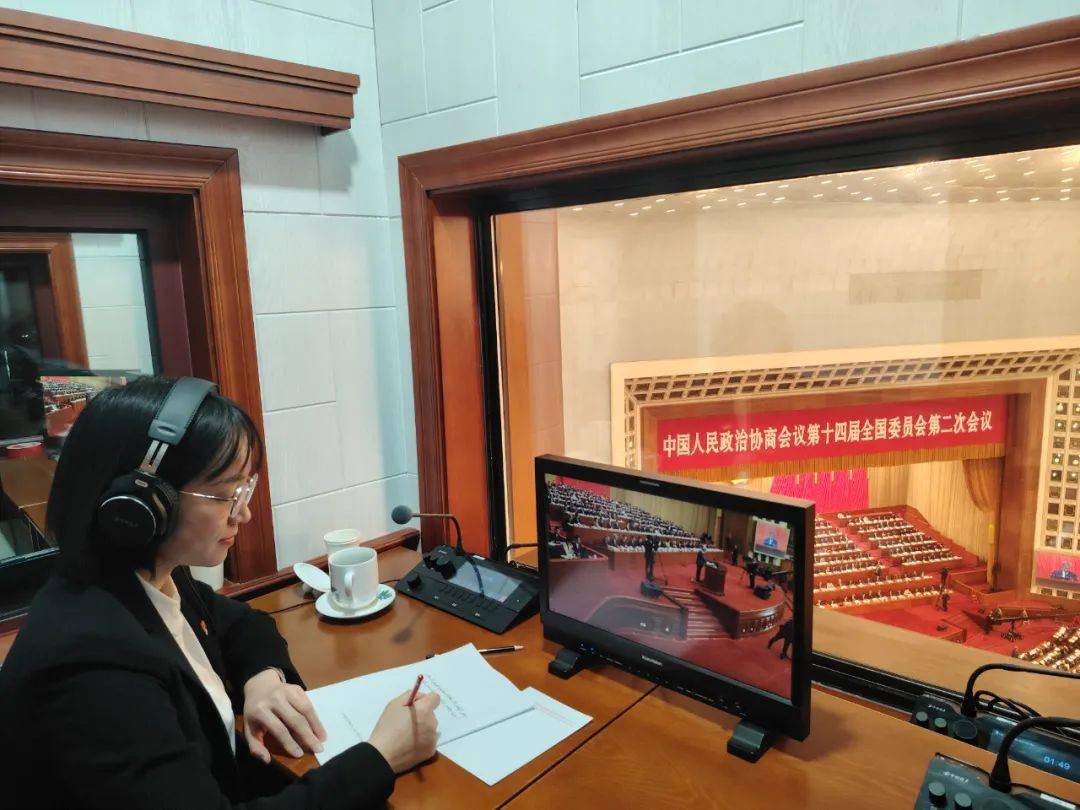 全国两会民族语文翻译组架起沟通交流团结进步的桥梁