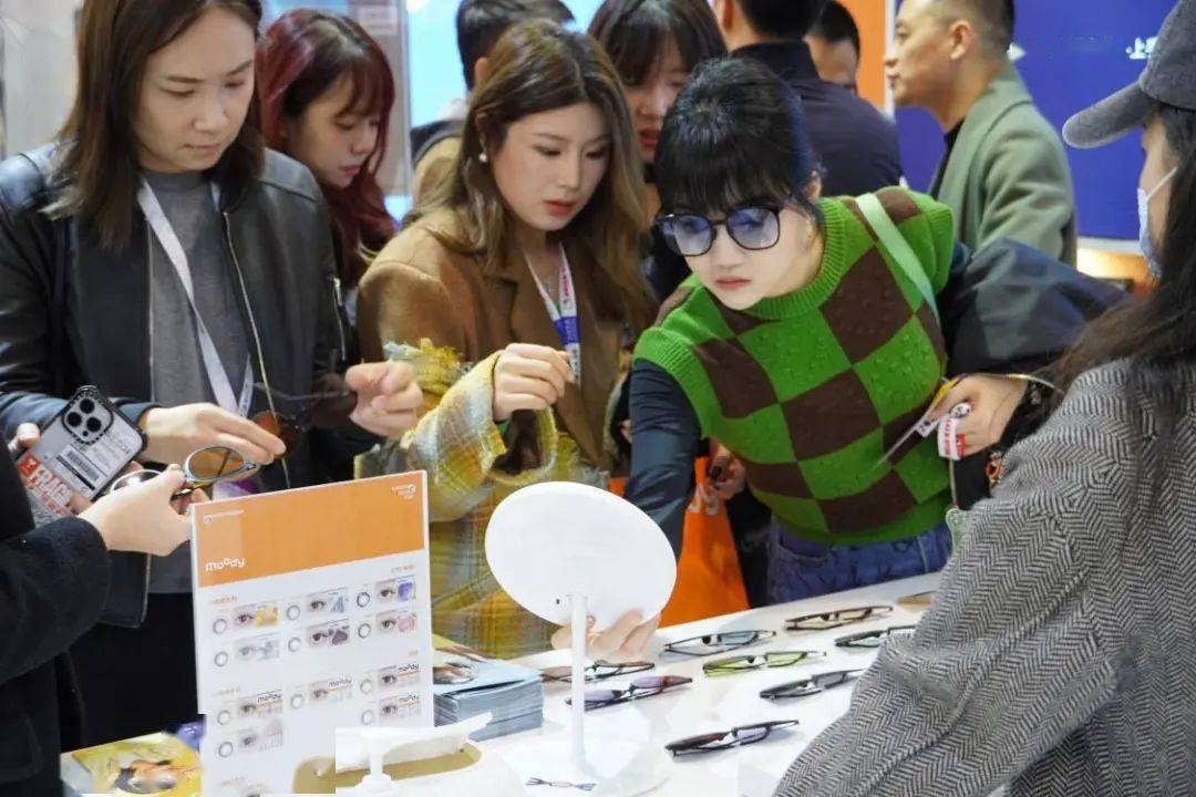 彩瞳冠军moody亮相上海眼镜展,拓展眼视光业务发展新边界_产品_行业