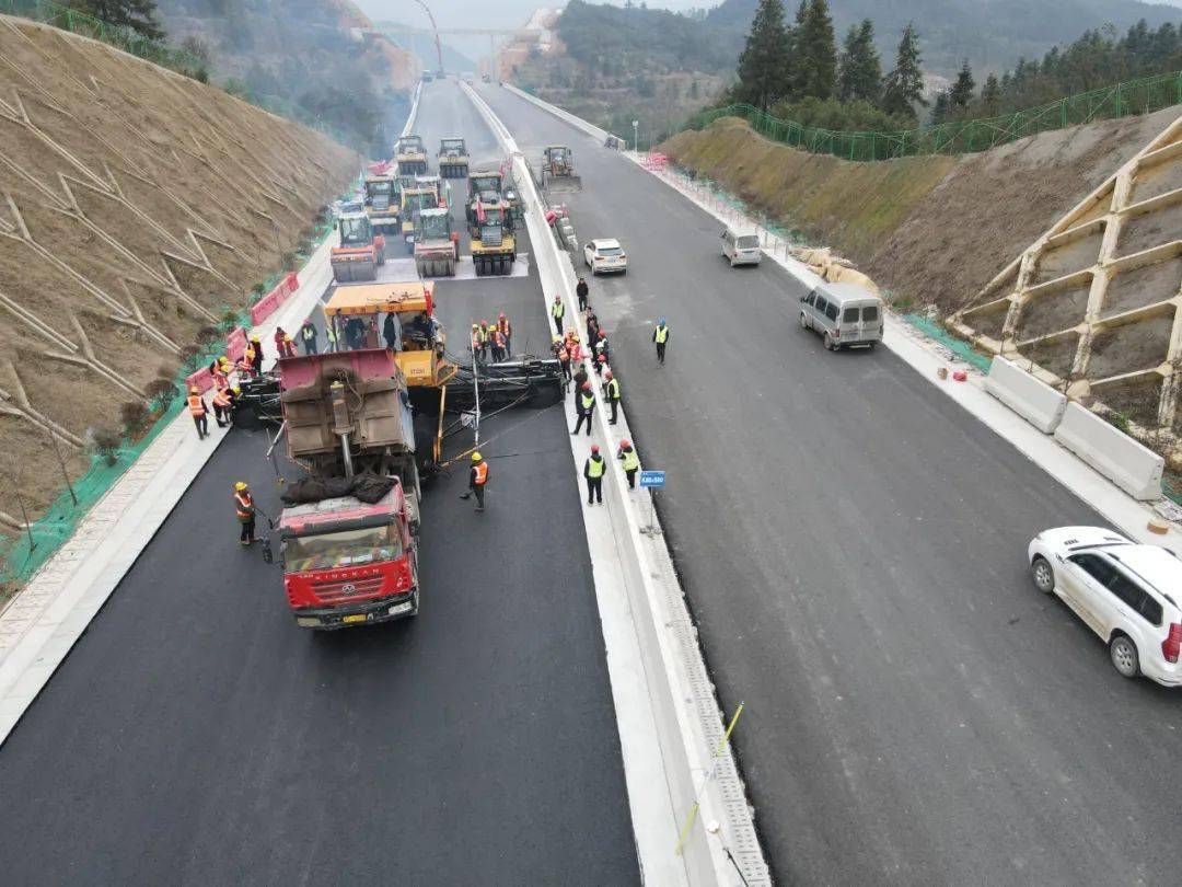 建设项目32个,2200公里,确保建成衡永,永零,沅辰,白南4条高速公路,新